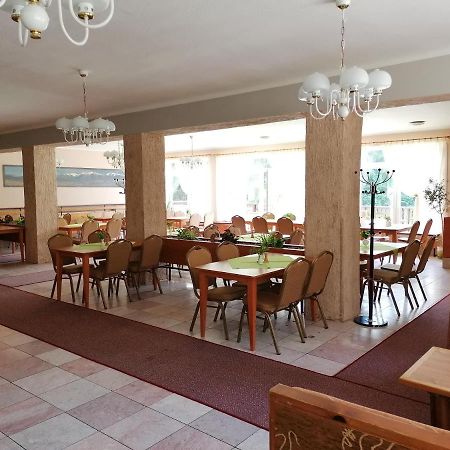 Bungalovy Pri Hoteli Spojar Ziar Ngoại thất bức ảnh